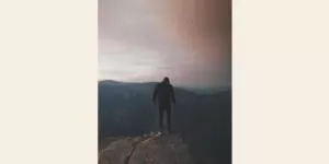 Regarder la falaise allégorie des limites de la croissance